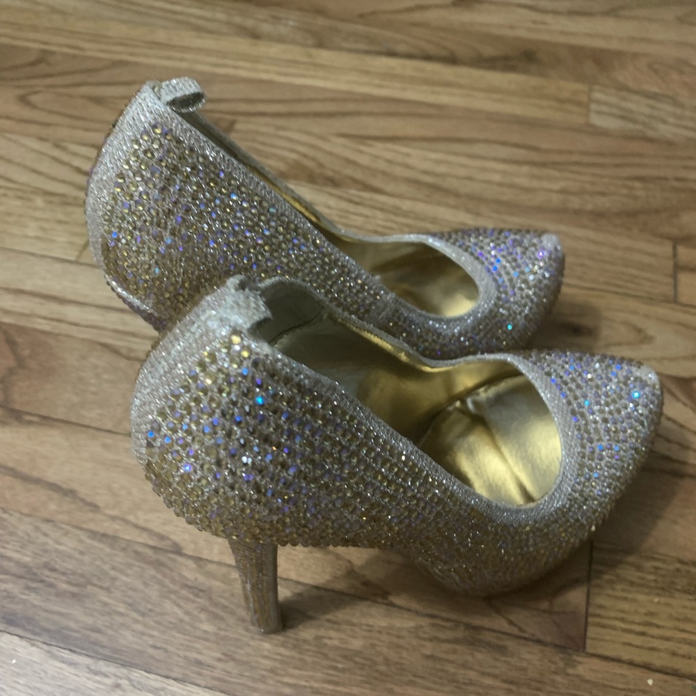 Golden pumps 5 1/2 in heels.
